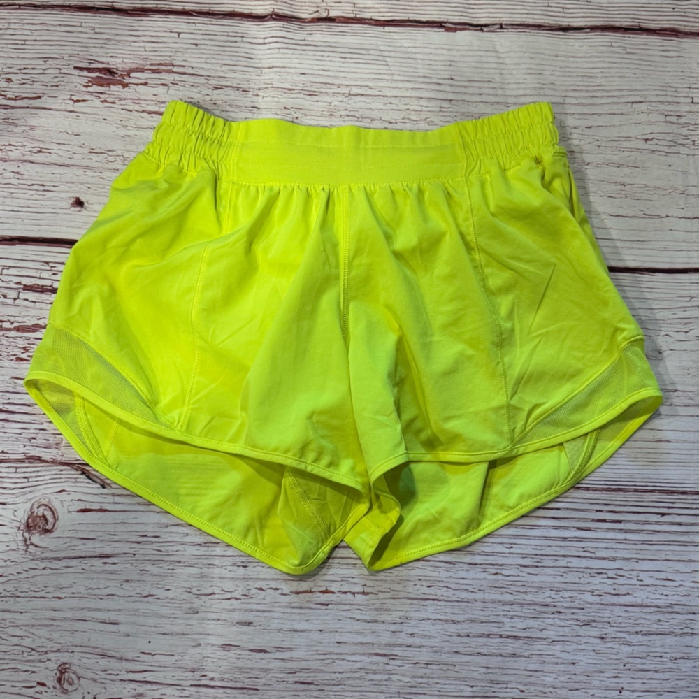 Lululemon Hotty Hot Short II Long 4" in Highlight Yellow Sz 6 - Picture 4 of 12